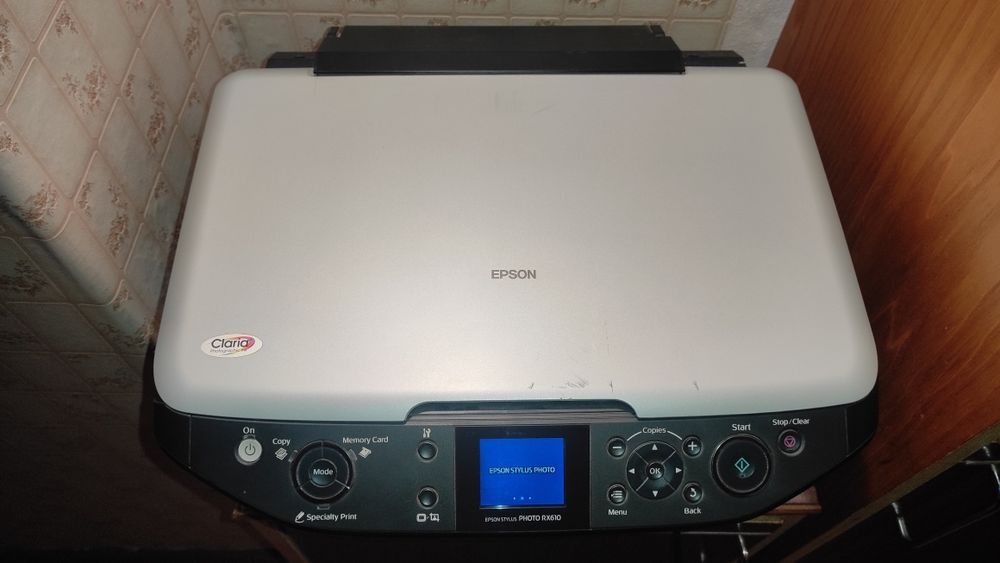 Принтер Epson  Stylus  Poto RX610
Принтер у робоч
