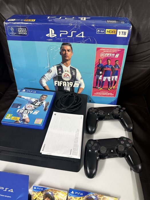 Playstation 4 de 1TB com 2 comandos
