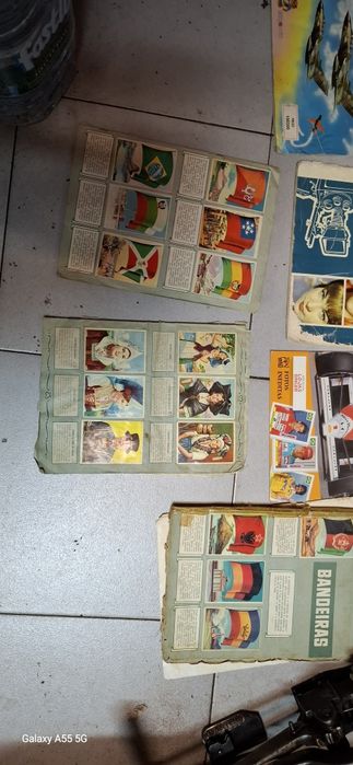 Lote de cadernetas incompletas