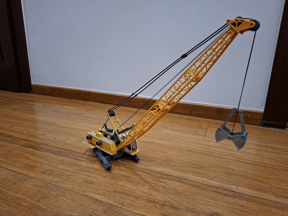 Model Siku 3536 Liebherr koparka linowa