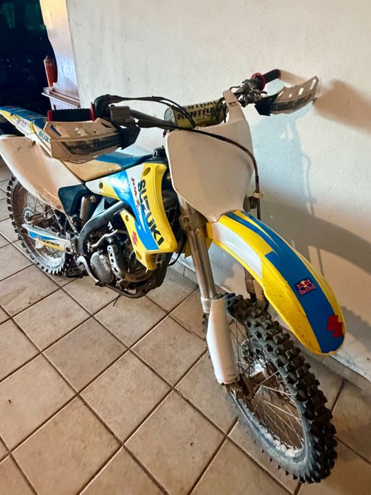 Suzuki RMZ 250 (2005) MATRICULADA – Revisão Completa (16h de Uso)