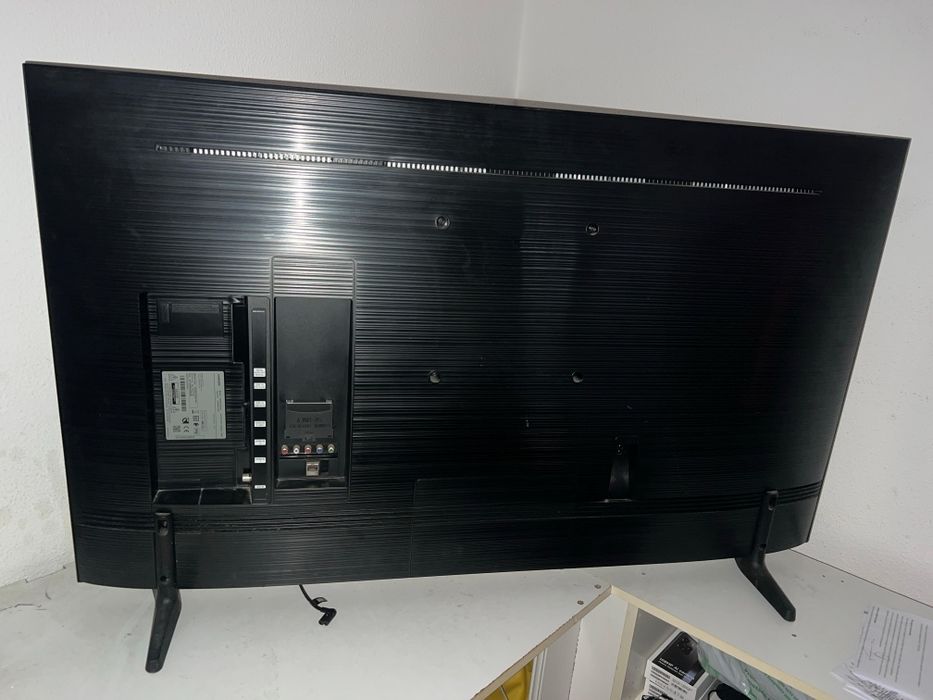 TV Samsung 50” 4K (modelo UE50RU7025K)