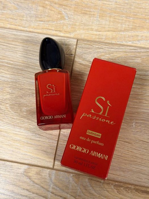 Giorgio Armani Sì Passione Intense, 30 мл (оригінал)
Парфуми вживані,