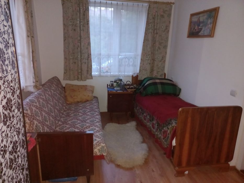 Будиночок коли лісу  та недалеко річка і св.джерело