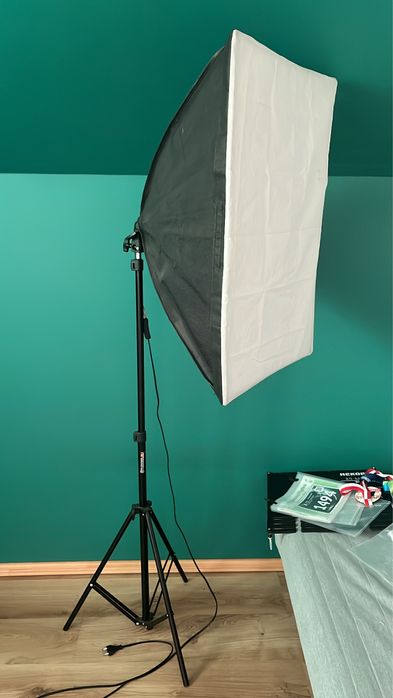 Lampa studyjna na stelazu