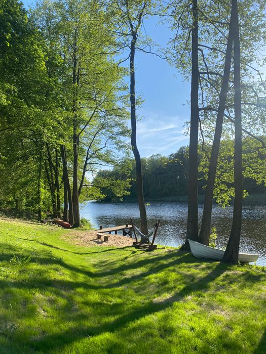 ZACISZE – Domki nad jeziorem | Sauna & jacuzzi Prywatna linia brzegowa