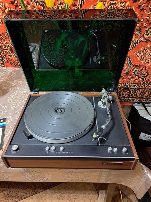 Програвач вінілових платівок Електроніка Б1 011