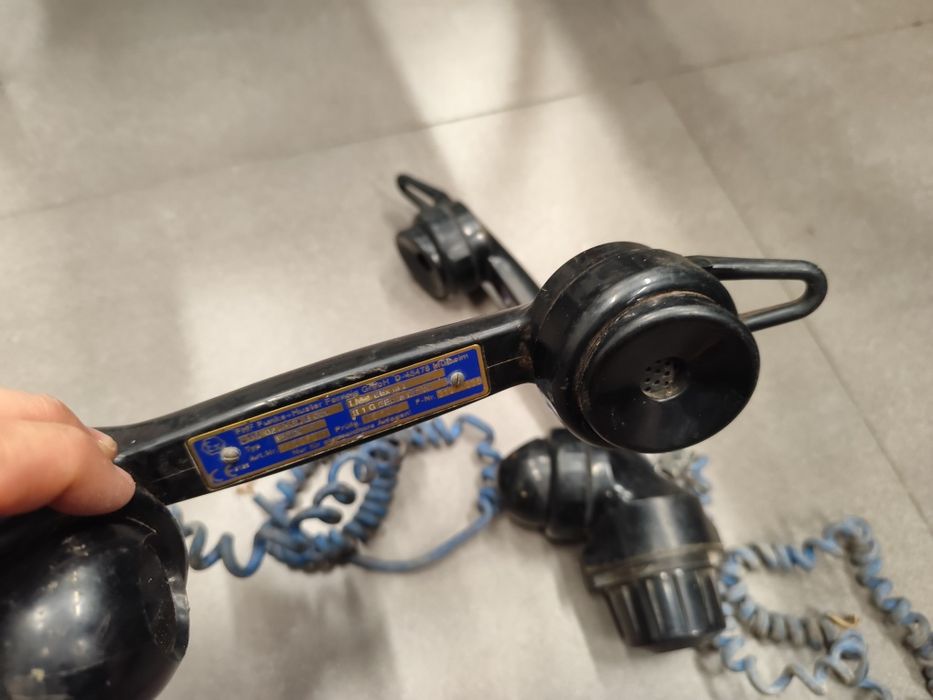 2 telefones antigos com rotor de ruído