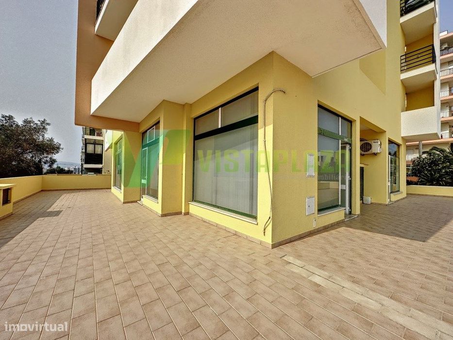 Loja Comercial Versátil com Terraço e duas Entradas independentes e...