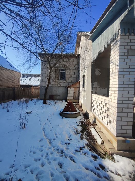 Продається цегляний будинок в с.Новоселиця