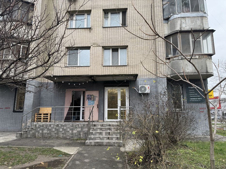 Власник. Симиренко 1 б.Продам приміщення з надійними орендарями.