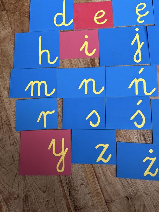 Szorstki Alfabet montessori