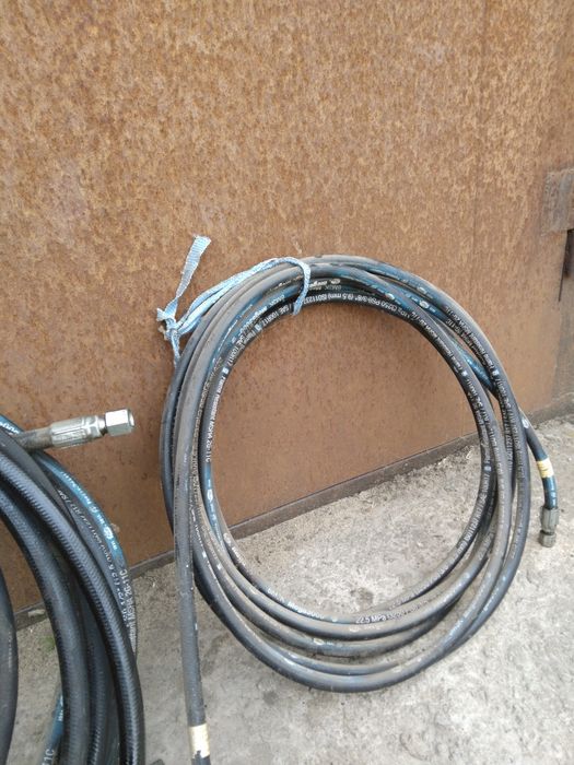 Продаю гідроциліндри та гідравлічні шланги.