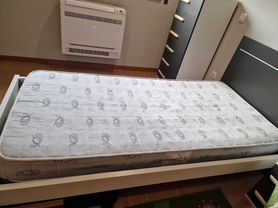 Cama Solteiro em muito bom estado