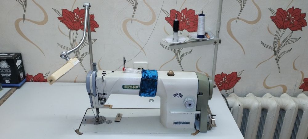 Продам машинку Siruba l818f-h1