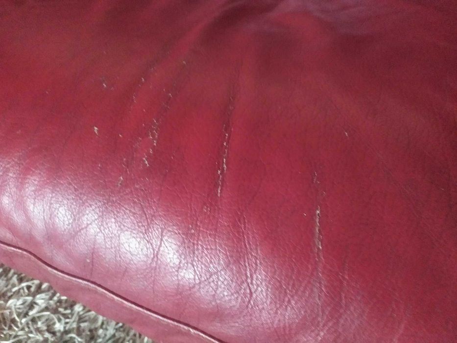 Sofá em pele 3 lugares