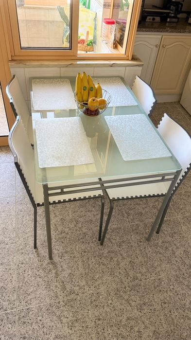 Mesa com 4 Cadeiras