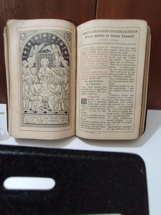 Livro Religioso antigo