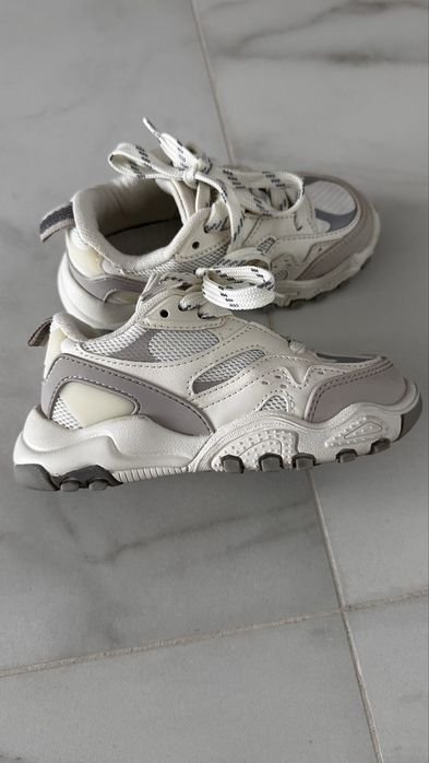 Дитячі кросівки Zara