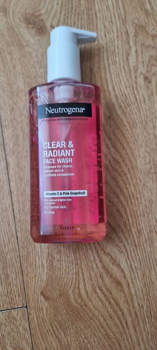 Neutrogena clear & radiant face wash