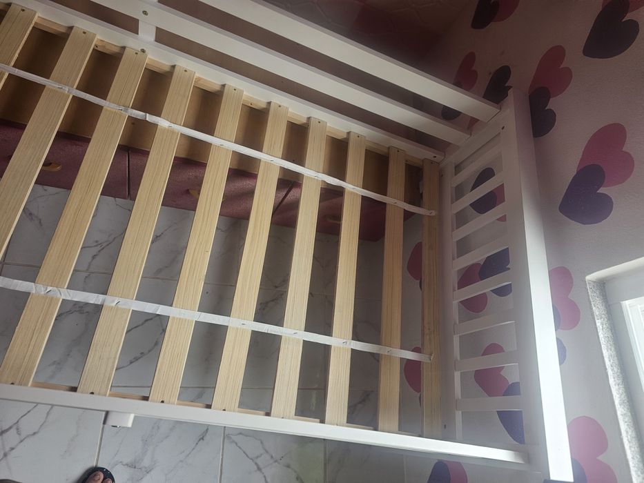 Cama de madeira branca NOVA