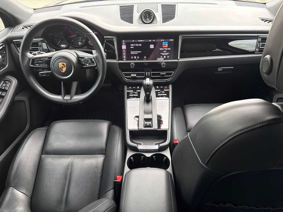Porsche Macan      2022