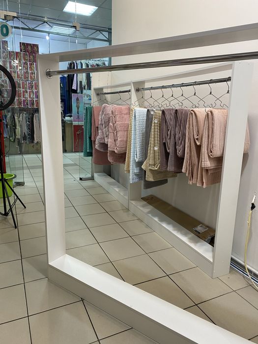 Стойка для одежды белая с трубой под вешалки оборудование для магазина