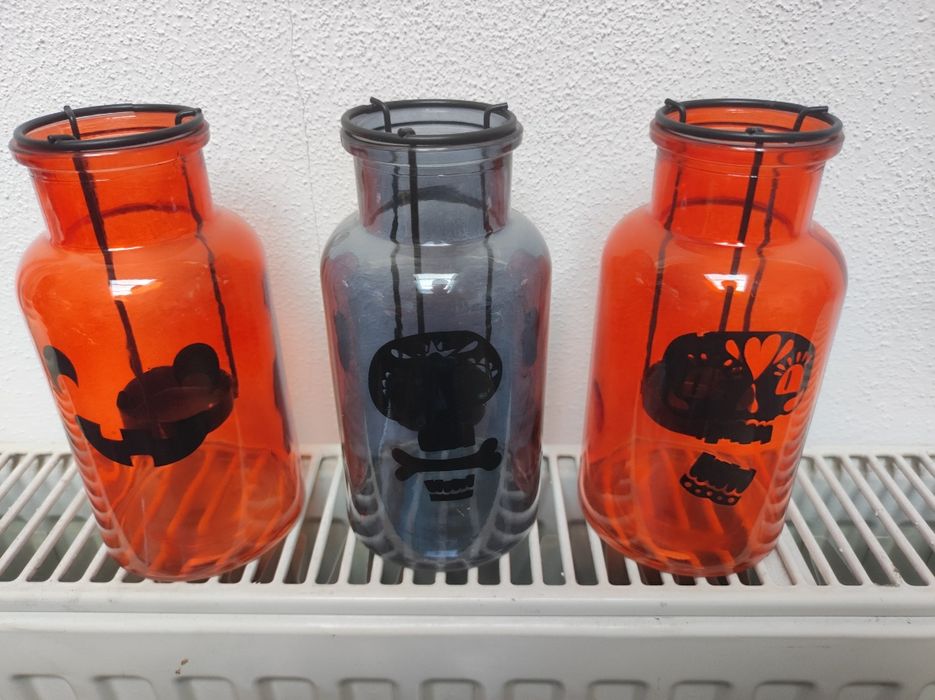 Trzy ozdobne lampiony