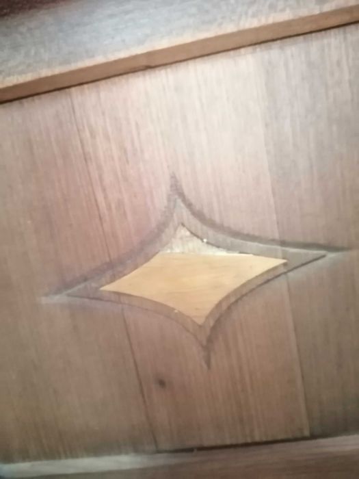 cama de casal antiga , ver bem as fotos e ler o anuncio