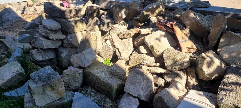 Віддам сокирянський різаний камінь
