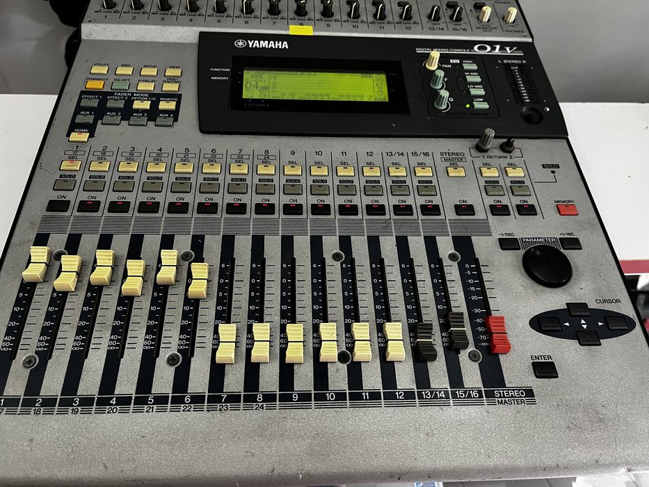 Зам Мікшерний пульт Yamaha Digital Console 01V