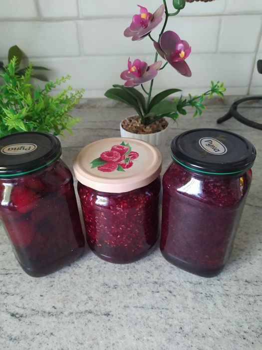 Джем з чорної смородини, варення з полуниці та малини