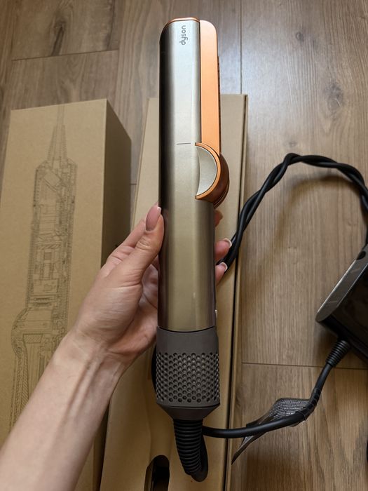Продам Dyson airstrait