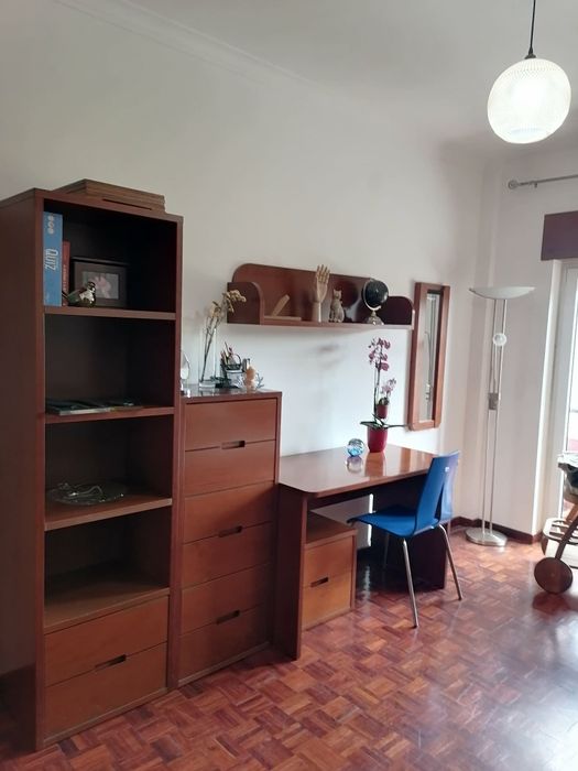 Secretaria com móveis