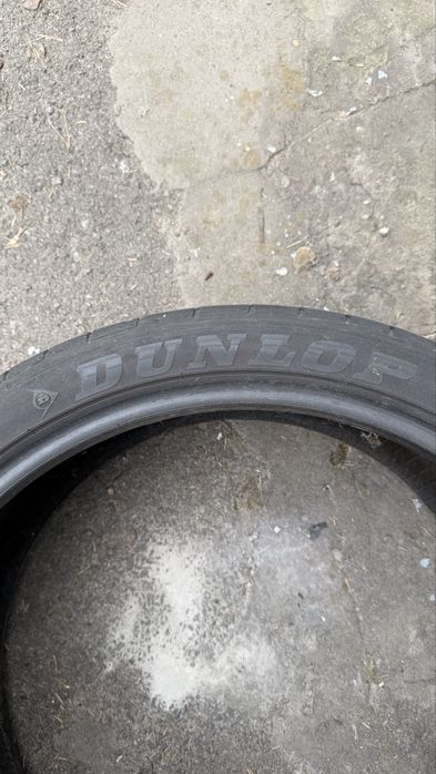 Продам резину Dunlop 255/35 r20