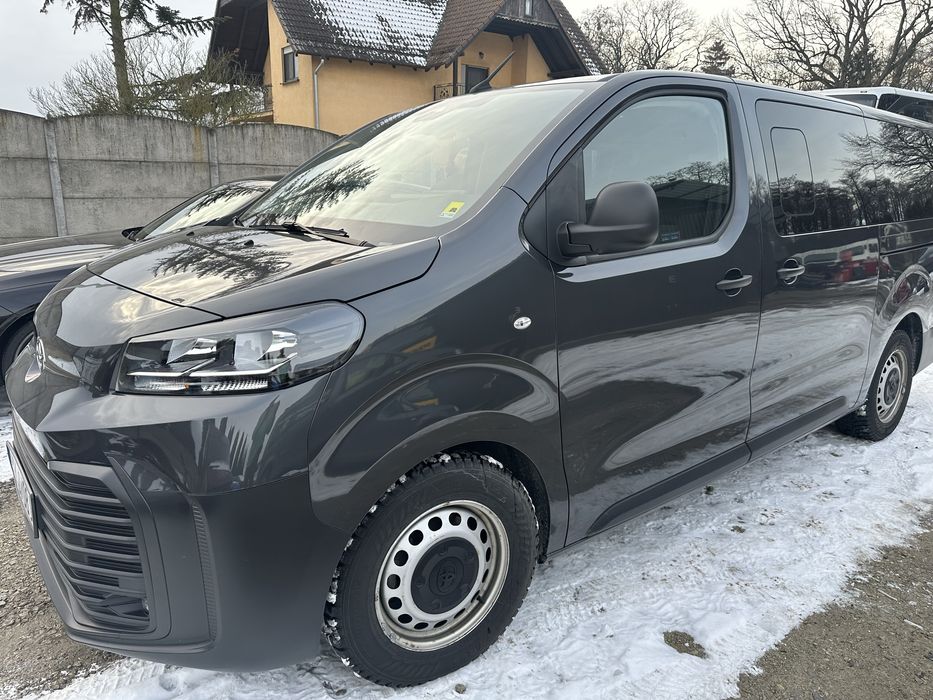 Długoterminowy Wynajem Busów 9 osobowych
