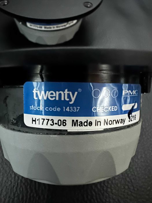 Zwrotnice i głośniki wysokotonowe z kolumn podłogowych  PMC Twenty5.26