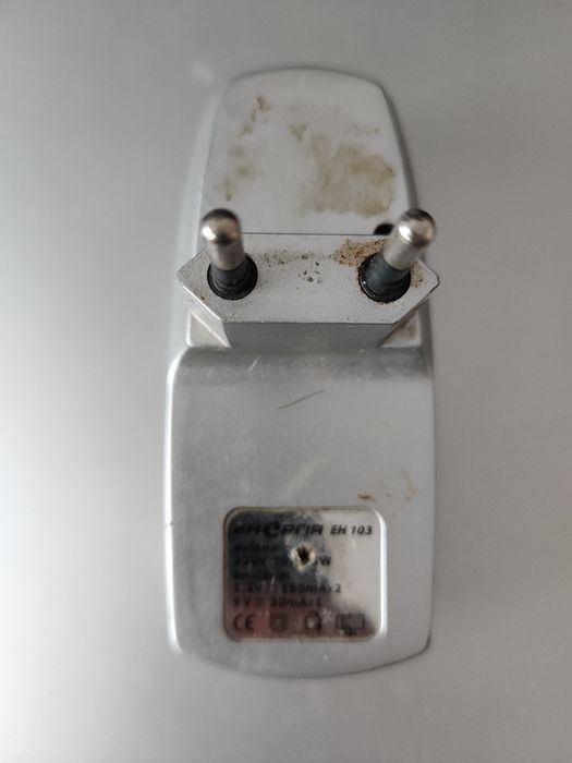 Зарядний пристрій Енергія ЕН103 для акумуляторів АА, ААА та 9V.