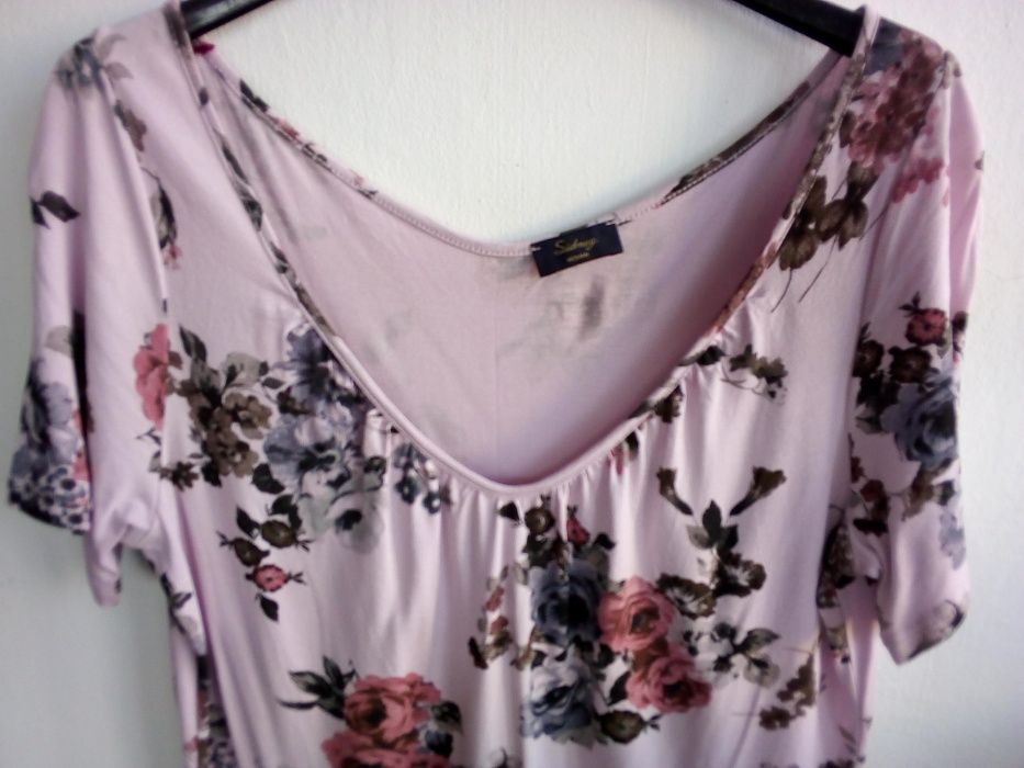 Blusa rosa com motivos florais - Tamanho L
