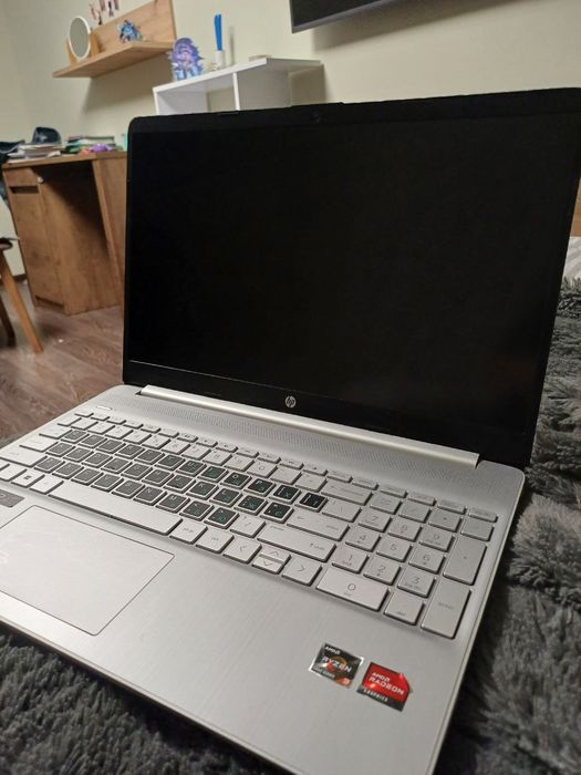 ноутбук "hp" 512 Гб пам'яті.