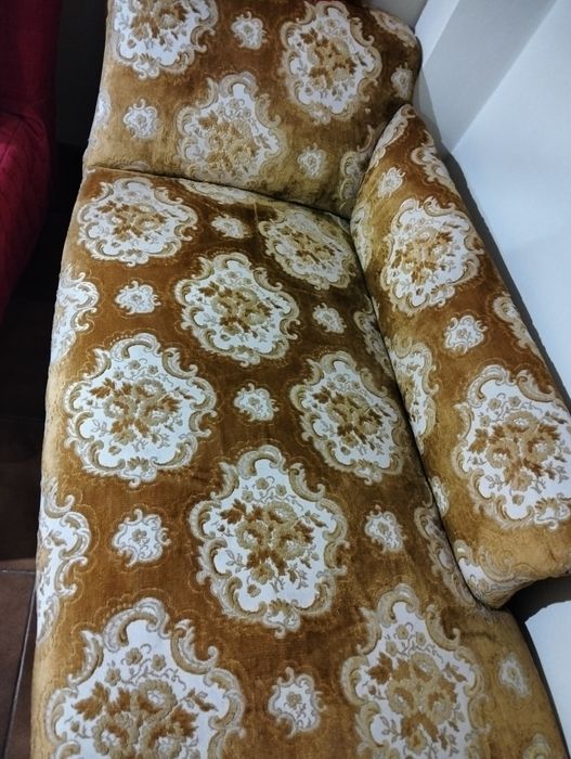 Poltrona em tecido fofo em bom estado