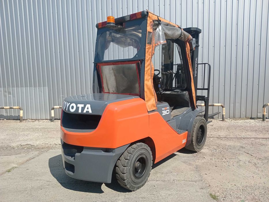 Навантажувач Б.В. TOYOTA 3т , Дизель , подъём 4,7м