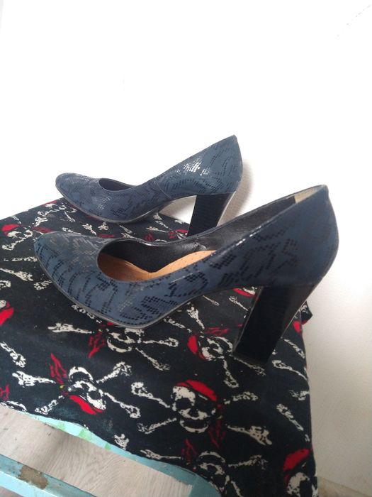 niebieskie eleganckie buty damskie na koturnie 39
