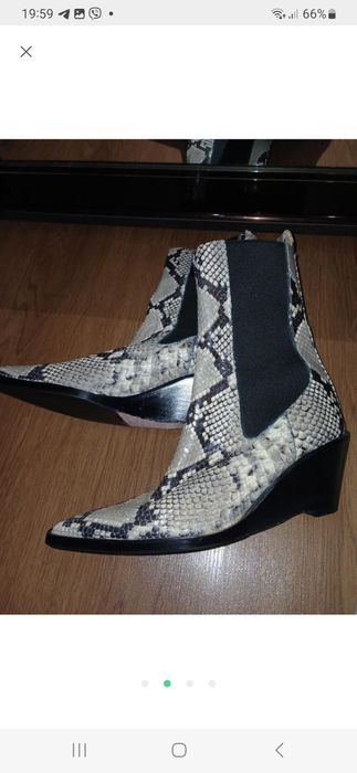 Гарні шкіряні козаки