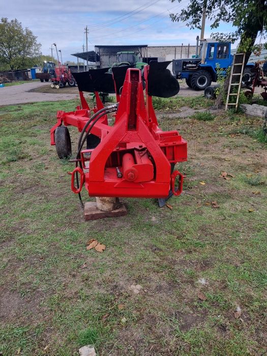 Плуг оборотний чотирьохкорпусний