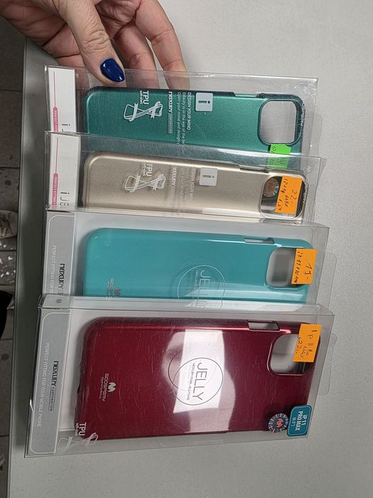 Iphone 11 pro max case, dostał silikonowy