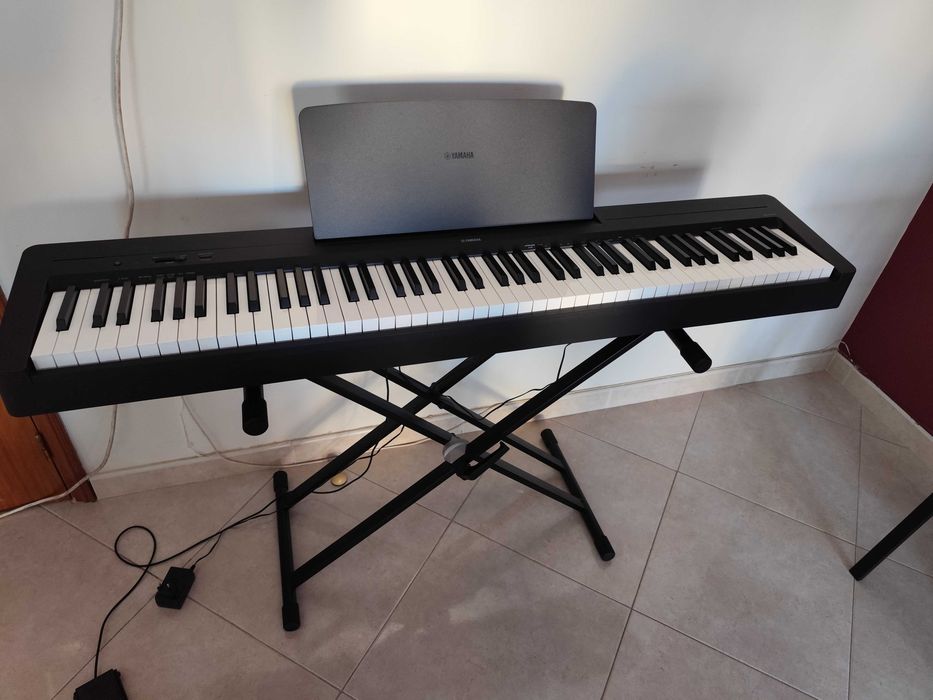 Piano Yamaha P-145 B Black