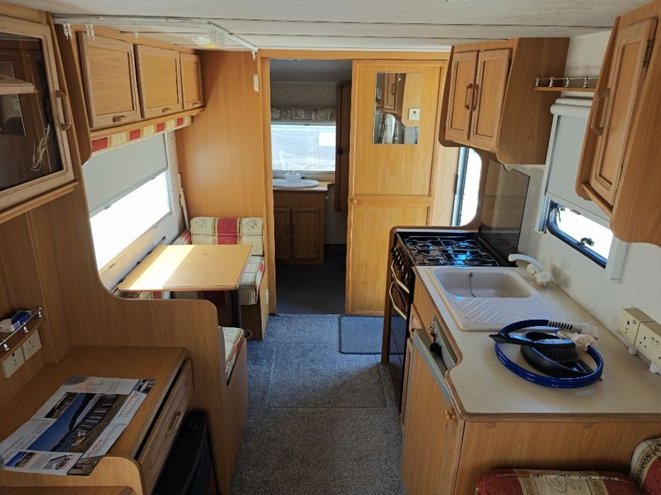 Caravana Avondale Rialto 550-4 | 4 Lugares | Casa de Banho | Matrícula Inglesa