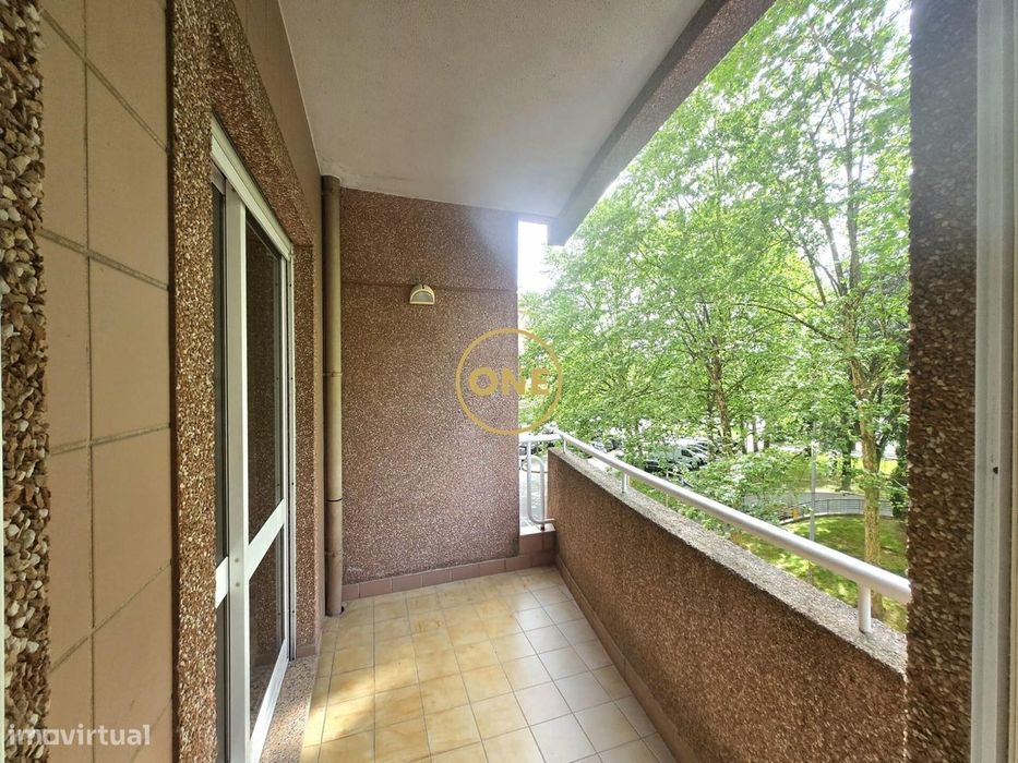 T2 Renovado no Centro de Famalicão — Vila Nova De Famalicão E Calendário, Braga