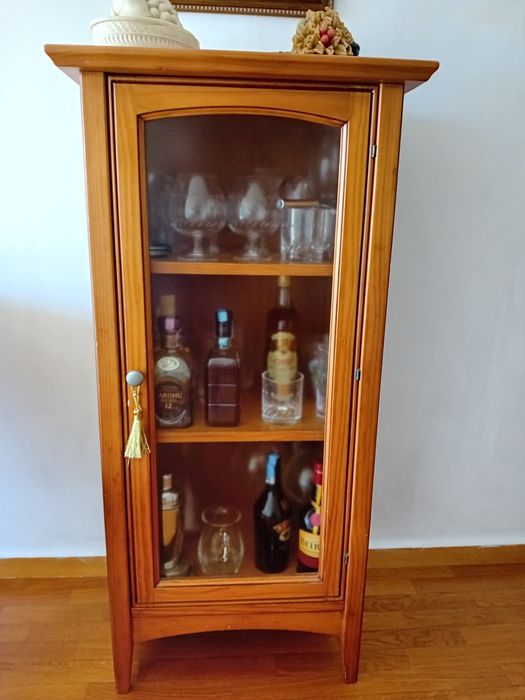 Vitrine em madeira